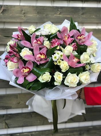 Букет цветов из: Розы и Хризантемы в Алексеевка Алексеевский район