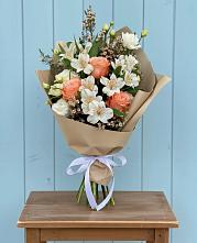 Букет цветов из:  Альстромерии, Лизиантусы, Розы и Хризантемы в Алексеевка Алексеевский район